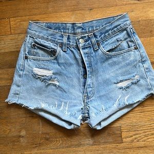 Levi’s shorts size 25